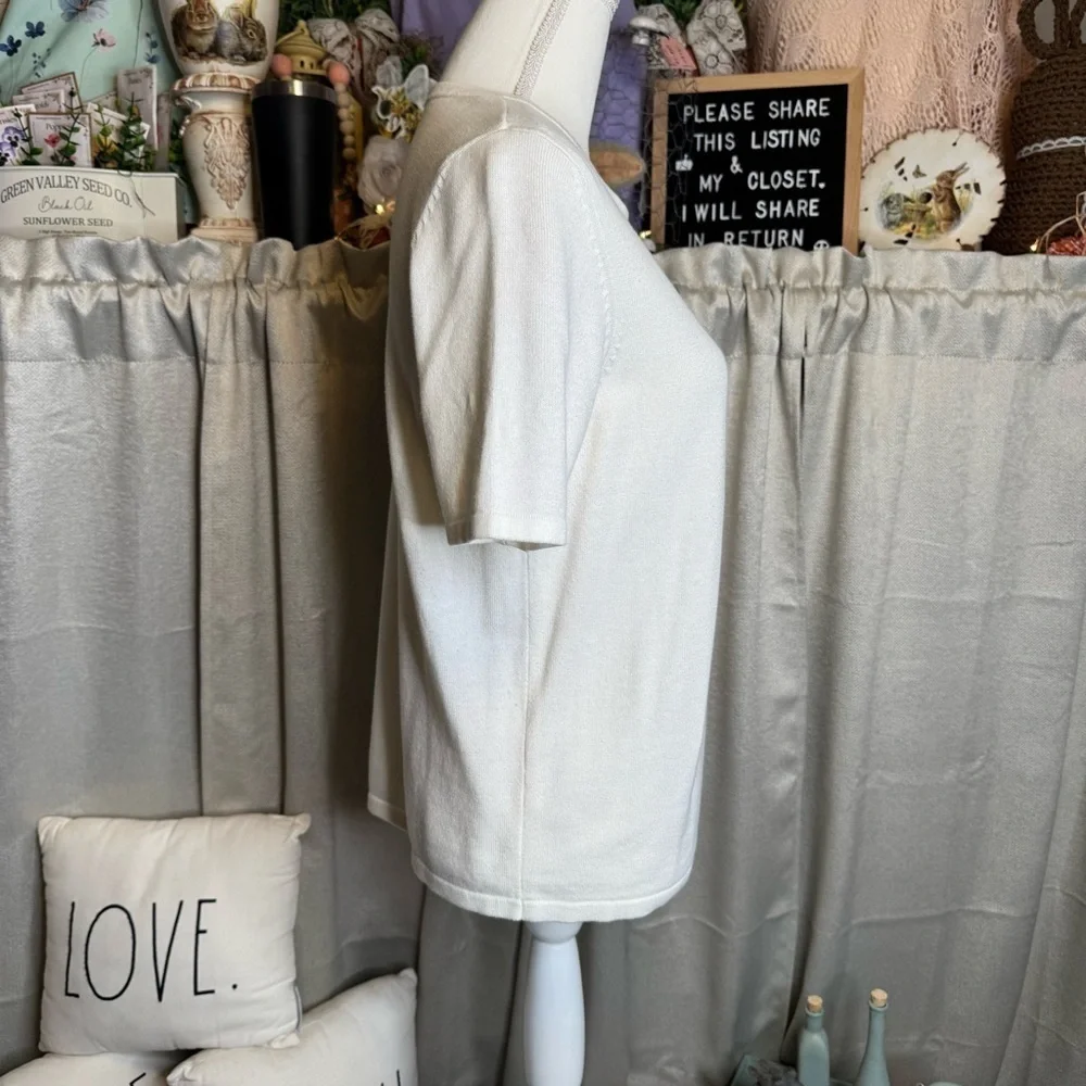 Liz Baker White Fitted Crew Neck Sweater Size Medium